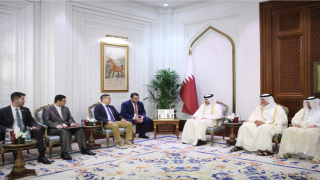رئيس مجلس الشورى القطري يبحث تعزيز العلاقات البرلمانية مع سفيري الهند ورواندا في الدوحة