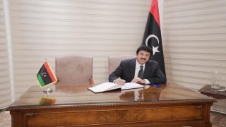 رئيس تحرير “العربي الأفريقي” يقدم واجب العزاء في رئيس أركان الجيش الليبي ورفاقه