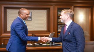 الرئيس الصومالي يبحث مع وزير التعاون السويدي تعزيز العلاقات الاقتصادية والتجارية