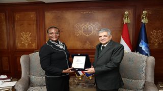 قناة السويس توقع مذكرة تفاهم مع هيئة الموانئ الناميبية لتعزيز التعاون البحري واللوجيستي