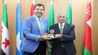 رئيس “الأكاديمية العربية” يتسلم أرفع وسام عالمي من المجلس الدولي للمشاريع الصغيرة (ICSB)