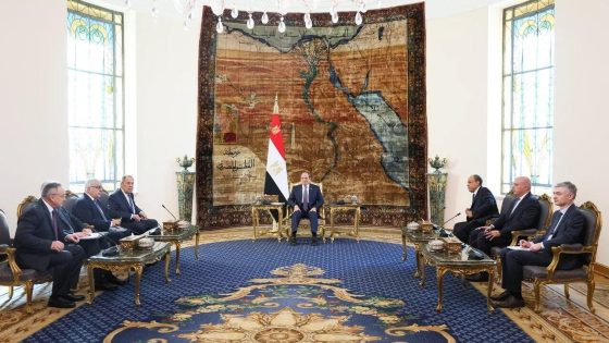 “السيسي” يستقبل “لافروف” ويؤكدان ضرورة إنهاء الحرب في غزة