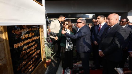 وزيرة التنمية المحلية ومحافظ الإسماعيلية يفتتحان مركز الإسماعيلية التجاري