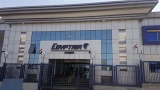مصر للطيران تنقل مكتب مبيعات «الخارجية» إلى مقرها الجديد بالعاصمة الإدارية