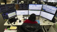 مكاسب محدودة للأسهم الآسيوية بدعم من قطاع التكنولوجيا وسط مخاطر جيوسياسية