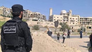غموض أمني في حلب بعد استهداف مبنى المحافظة وإعلان متنازع عليه لوقف القتال في الشيخ مقصود