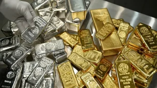 الذهب والفضة يسجّلان انهياراً تاريخياً: أسوأ هبوط يومي منذ 1983 للذهب وفضة تهوي 30%