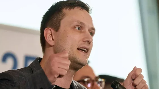 رئيس وزراء جرينلاند يندد بتصريحات أمريكية حول الجزيرة ويؤكد: لسنا أداة بيد القوى الكبرى