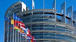 البرلمان الأوروبي يحظر دخول الدبلوماسيين الإيرانيين وسط تصاعد الأزمة في إيران