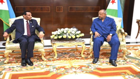 الرئيس الجيبوتي يستقبل رئيس وزراء السودان لتعزيز التعاون الثنائي وإعادة الخرطوم إلى الإيقاد والأفريقي