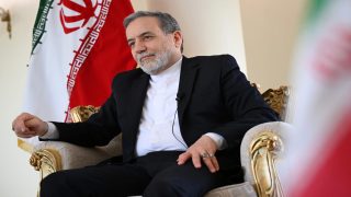 “عراقجي”: إخلاء “عين الأسد” هزيمة أمريكية بـ “ثمار إيرانية-عراقية”
