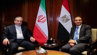 وساطة عربية تقودها مصر والسعودية وقطر تنجح في وقف ضربة أمريكية وشيكة ضد إيران