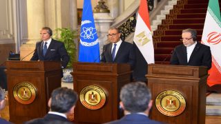 مصر تتدخل دبلوماسياً لخفض التوتر بين واشنطن وطهران بعد جولة مفاوضات جنيف