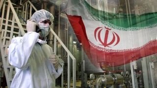 إيران تؤكد رفض المساس بتخصيب اليورانيوم وسط توتر مع واشنطن