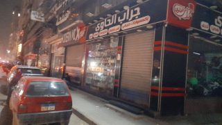 تحايل واسع واستياء شعبي مع بدء تطبيق الإغلاق المبكر للمحال في مصر