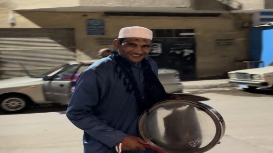 المسحراتي… تقليد رمضاني عريق يوقظ الصائمين ويجسد روح الأحياء الشعبية