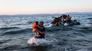 مصر تُكثّف التنسيق مع اليونان لكشف مصير ضحايا غرق مركب مهاجرين قبالة كريت