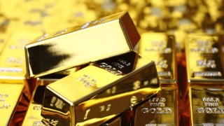 الذهب يتراجع مع ارتفاع أسعار الطاقة وضغوط على توقعات الفائدة الأمريكية