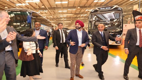 رئيس مجموعة البنك الدولي يزور مصنع جيوشي لمراجعة البرنامج الرائد للحافلات الكهربائية للقاهرة
