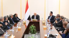 اليمن يعزز إجراءات حماية الاقتصاد ويؤمّن السلع والرواتب بدعم سعودي