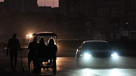 ترامب يقود حصار نفطي ضد كوبا ويغرقها في الظلام 