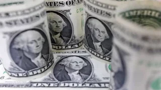 الدولار يقترب من أعلى مستوياته والين عند أدنى مستويات تاريخية