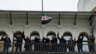 بدء محاكمة عاطف نجيب في دمشق وملاحقات مستمرة لرموز النظام السابق