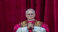 البابا ليو الرابع عشر ينتقد “نهب أفريقيا” ويدعو للسلام من الكاميرون وسط توتر مع دونالد ترامب