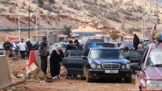 تصعيد خطير في لبنان: إسرائيل تهدد معبر المصنع وتكثف غاراتها وسط نزوح عشرات الآلاف