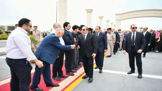 السيسي يتقدم مشيعي جنازة والد رئيس الوزراء ويقدم التعازي لأسرة الفقيد