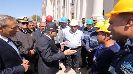 أسامة ربيع يبحث التعاون مع محافظة بورسعيد ويشرف على تطوير الكباري العائمة والمعديات ومشروعات تنموية بحرية