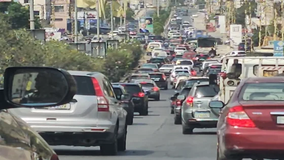 نازحو لبنان يعودون إلى جنوبهم المدمر وسط مخاوف من انهيار الهدنة