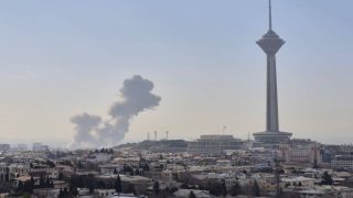 عاجل.. انفجارات في سماء “طهران”.. والدفاعات الجوية تتصدى