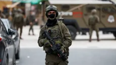 غضب واسع بعد تداول مقاطع لجندي إسرائيلي يحطم تمثالاً للمسيح في جنوب لبنان