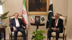 عراقجي يلتقي قائد الجيش الباكستاني في إسلام آباد وطهران تنفي طلب التفاوض المباشر مع واشنطن