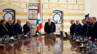 نتنياهو يستجيب للمناشدات اللبنانية ويعلن قبول المفاوضات المباشرة مع لبنان مشترطا نزع سلاح المقاومة اللبنانية