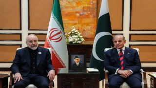 رئيس وزراء باكستان يؤكد استمرار وقف إطلاق النار بين واشنطن وطهران رغم تعثر التفاوض