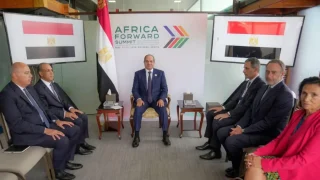 السيسي من نيروبي: إفريقيا تحتاج نظامًا ماليًا عالميًا أكثر عدالة لدعم التنمية والاستقرار