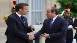 السيسي وماكرون يؤكدان ضرورة احتواء التصعيد الإقليمي ودعم وقف الحرب في غزة