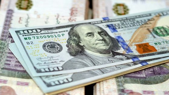 الدولار يواصل مكاسبه في الأسواق الآسيوية بدعم بيانات العمل والتوترات الجيوسياسية