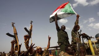 السودان يعزز قواته على الحدود مع إثيوبيا بعد اتهامات لأديس أبابا بدعم هجمات مسيّرة