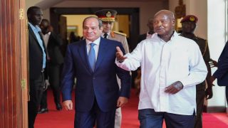 السيسي يبدأ زيارة رسمية إلى أوغندا لبحث التعاون الثنائي وقضايا الأمن الإقليمي