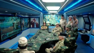 «درع الكرامة 2».. الجيش الليبي يطلق أكبر مناورة عسكرية بمشاركة 25 ألف جندي ورسائل قوة من الشرق الليبي
