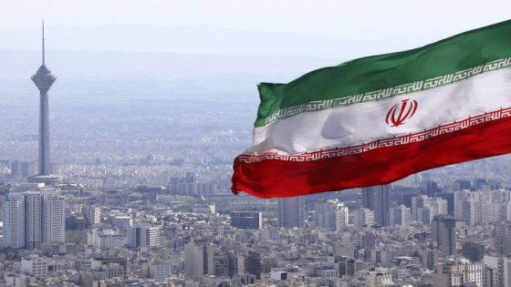 بريطانيا تفرض عقوبات على 12 فرداً وكياناً مرتبطين بإيران بتهمة التخطيط لهجمات