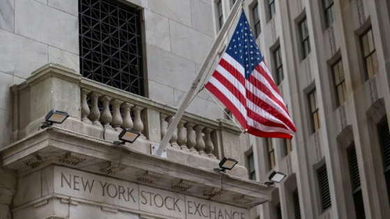 مدمرات أمريكية تدخل الخليج وإيران تحذر من عبور مضيق هرمز