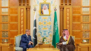 بعد وصول أول فوج من الجيش الباكستاني إلى الرياض.. كيف تلعب إسلام آباد دور الحليف للسعودية والوسيط مع إيران؟