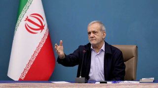 “بزشكيان” يكشف عن لقائه مع المرشد الأعلى “مجتبي خامنئي” 