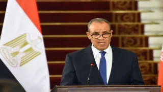 اتصالات دبلوماسية مكثفة لوزير الخارجية المصري لبحث خفض التصعيد الإقليمي
