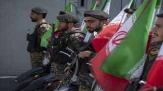 الحرس الثوري الإيراني يعلن استهداف مواقع أميركية في الخليج رداً على ضربات داخل إيران