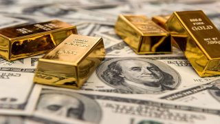 ارتفاع أسعار الذهب مع تراجع النفط وضعف الدولار